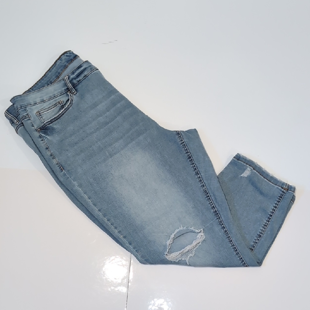 Penningtons d/C Jeans Light Blue Distressed Jeans Plus Size 22